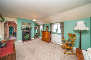 1ST FLOOR SITTING ROOM/MIDDLE LANDING- click for photo gallery